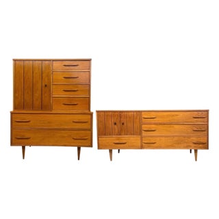 Vintage Mid-Century Modern Bedroom Set - Gentleman's Chest Highboy & Sculpted Pull Credenza Dresser, 1960s, 2 Pieces For Sale