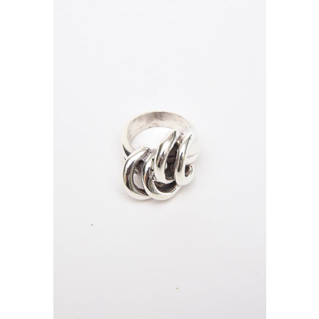 Robert Lee Morris Vintage Sterling Silver Ring With Interlocking Circles, 1960's, Size 8 For Sale - Image 4 of 10