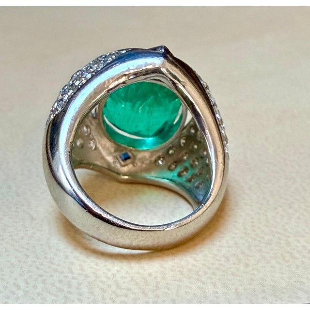 A classic, Cocktail ring 9 Carat Cushion Colombian Emerald &amp; 2.48 Ct Diamond Ring platinum, Estate, Unisex Large 9...