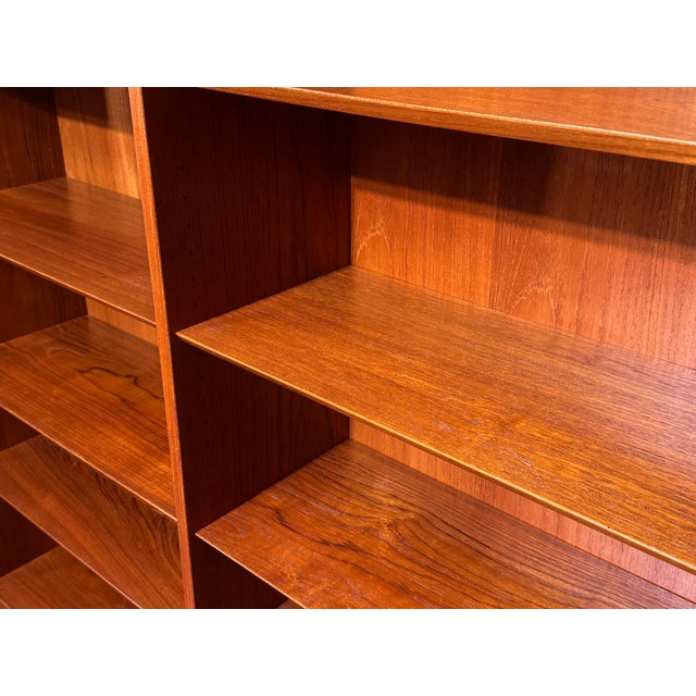 Restored Danish Teak Bookcase by Poul Hundevad For Sale - Image 14 of 18