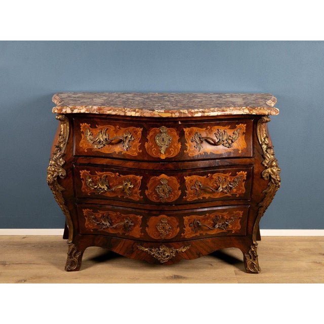 Hollywood Regency Louis XIV Style Curved Chest of Drawers with Inlays, Gilded Bronze Finishes and Marble Top For Sale - Image 3 of 8