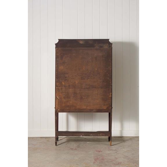 1910s Edwardian Sheraton Revival Mahogany Glass Front Display Case on Spade Legs For Sale - Image 11 of 11