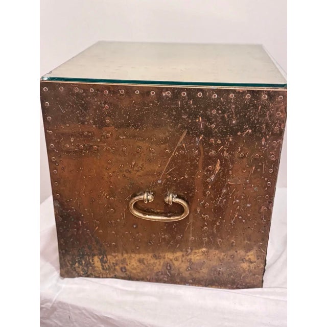 Mid 20th Century Pair of Sarreid Style Spanish Riveted Brass-Clad Cube Side Tables With Ring Handles, 1970s For Sale - Image 5 of 12