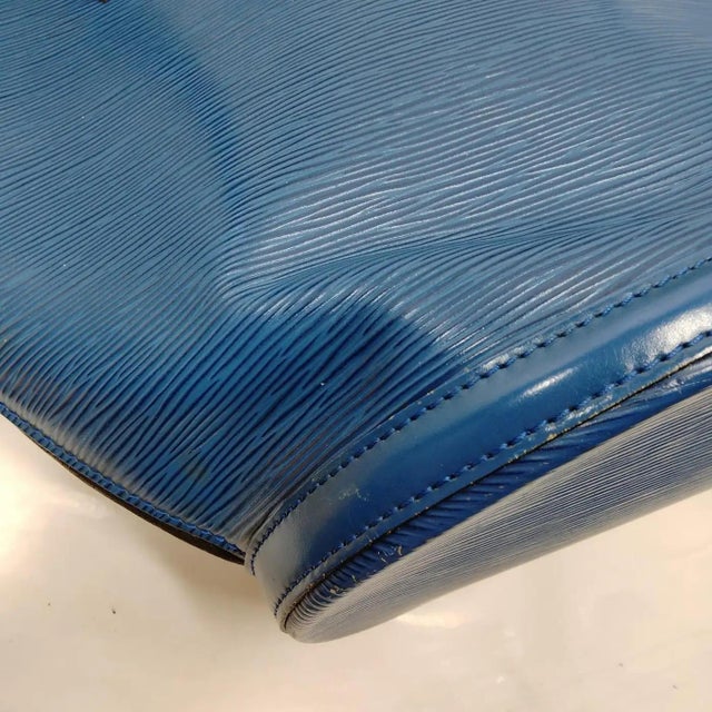 Contemporary Louis Vuitton Toledo Blue Epi Leather Saint Jacques Hand Bag For Sale - Image 3 of 13