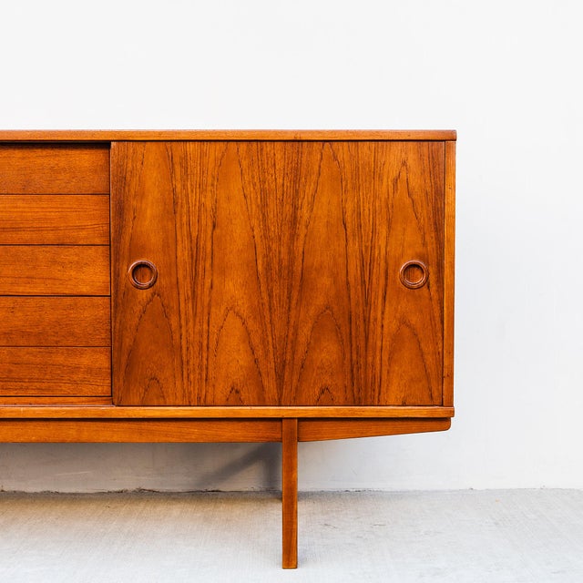 DUX Restored 1960s Scandinavian Teak "Ulvö" Credenza by Dux For Sale - Image 4 of 14