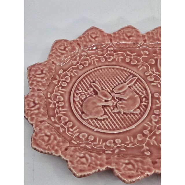 Bordallo Pinheiro Vintage Mid-Century Modern Bordallo Pinheiro Pink Rabbit Oval Scallop Easter Platter For Sale - Image 4 of 5