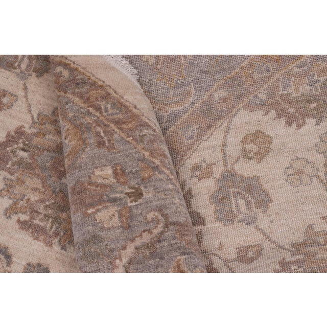 Ivory Shabby Chic Ziegler Ivory/Grey Wool Round Rug - 7'11'' X 8'1'' For Sale - Image 8 of 9