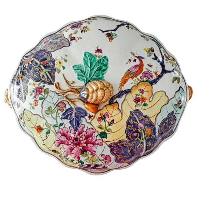 1990s Mottahedeh Tobacco Leaf Porcelain Tureen With Underplate, Hand-Painted With Gilt Details, Portugal For Sale - Image 12 of 18