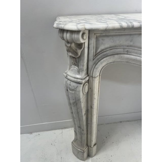 Louis XV Style Fireplace in White Veined Carrara Marble, 1800s For Sale - Image 3 of 15