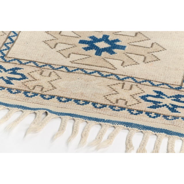 Mid 20th Century Beige and Blue Small Turkish Rug For Sale - Image 4 of 10
