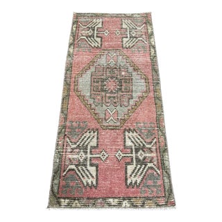 Turkish Yastik Rug 1'6" x 3'2" For Sale