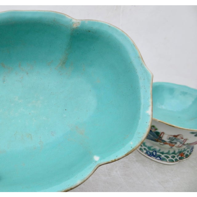 Pair of Antique Chinese Rose Medallion Bowls- A Pair of 2 For Sale - Image 15 of 17