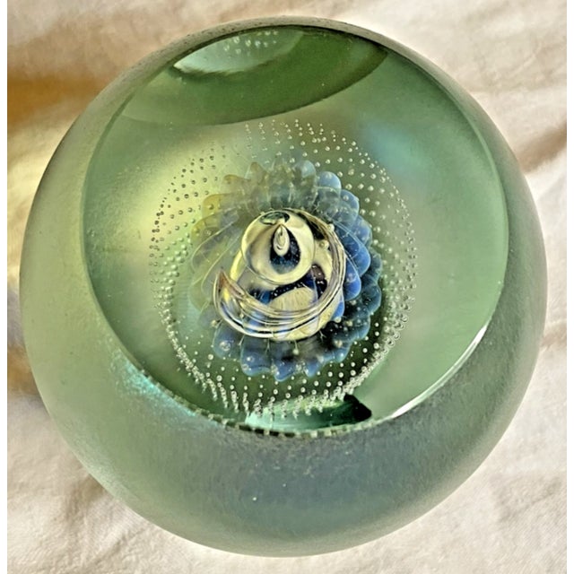 Robert Eickholt Robert Eicholt Signed 2002 Art Glass Paperweight Suspended Swirls and Bubbles For Sale - Image 4 of 5