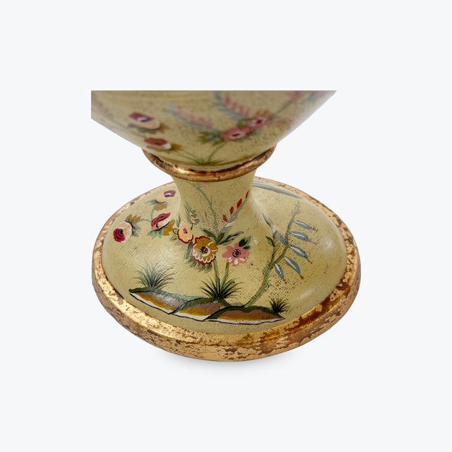 Early 20th Century Pair of Chinoserie Decorated Gilt and Resin Lamps For Sale - Image 5 of 6