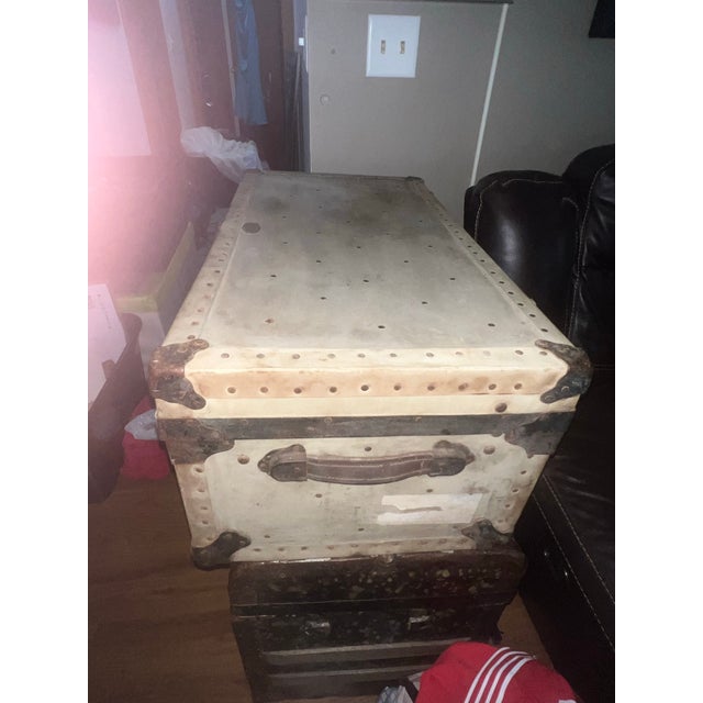 Cream Rogers and Madison Antique Cream Victory Steamer Cabin Trunk Storage Coffee Table For Sale - Image 8 of 10