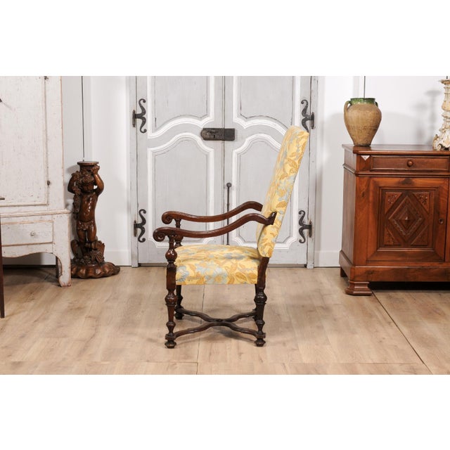 Italian Italian Baroque Period 17th Century Walnut Armchair with Carved X-Form Stretcher For Sale - Image 3 of 12