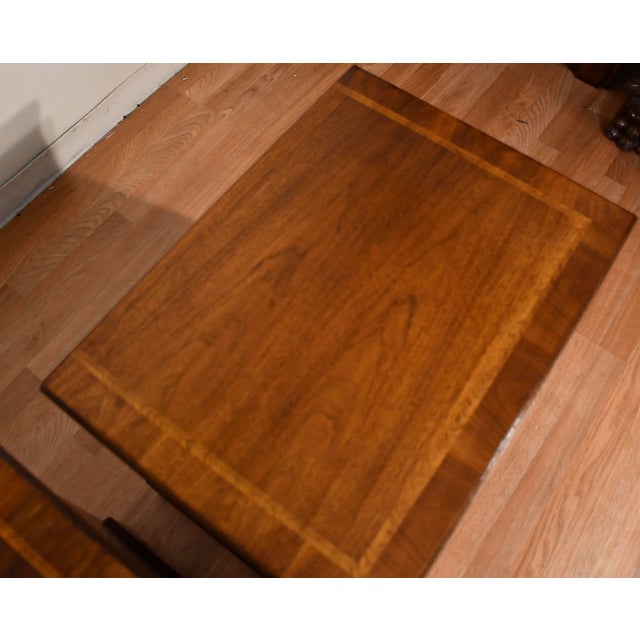 Henredon Henredon 18th Century Portfolio Mahogany Banded Satinwood Pair of Nightstands / Bedside Tables, 2 Pieces For Sale - Image 4 of 18