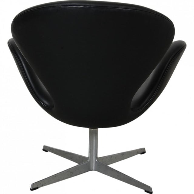 Vintage Swan Chair in Black Leather by Arne Jacobsen, 1960s For Sale - Image 3 of 18