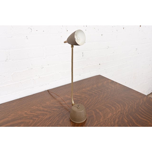 A unique Mid-Century Modern gooseneck desk lamp or table lamp USA, Circa 1950s Measures: 3.5"W x 4.75"D x 16.5"H. Good...