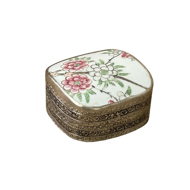 1980s 3.5" Chinese Old White Base Pink Flower Graphic Porcelain Art Pewter Box For Sale - Image 5 of 7