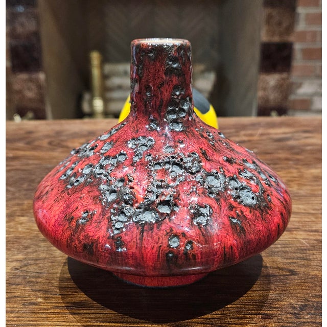 1960s UFO-Shaped Fat Lava Vase For Sale - Image 5 of 9