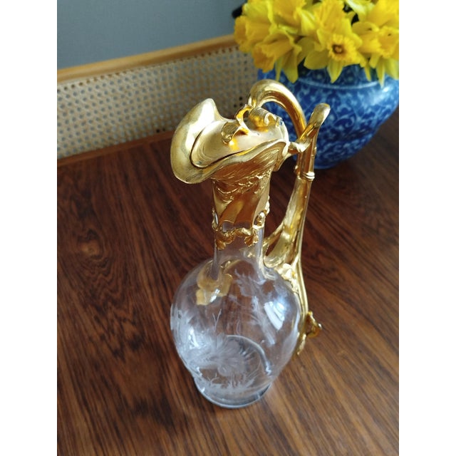 Antique Art Nouveau Belle Epoque Jug in Gilt Metal Ormolu and Hand-Engraved Glass, 1900s For Sale - Image 16 of 18
