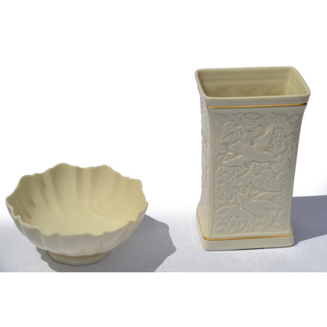 1970s Lenox Hummingbird Rectangle Vase Embossed Fine Ceramic 24k Gold Trim For Sale - Image 17 of 18