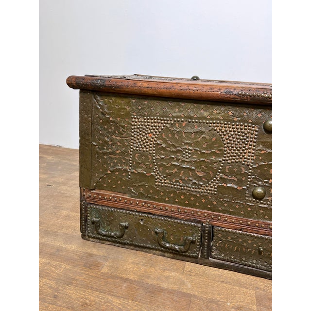 Antique 18th Century Zanzibar Trunk With Studded Copper Decoration For Sale In Boston - Image 6 of 12