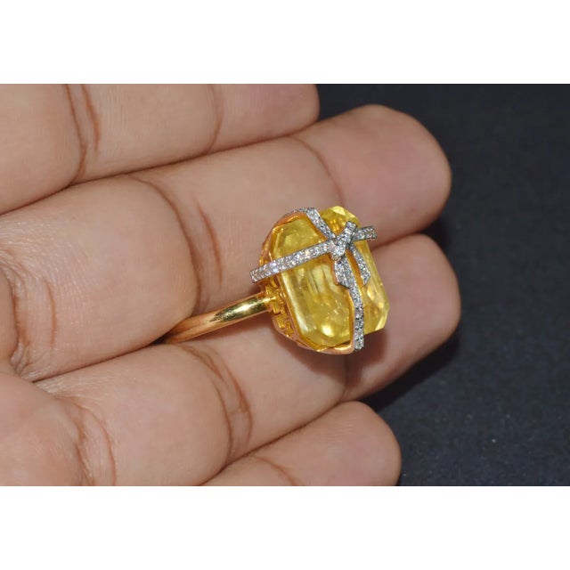 Yellow GIA Certified Natural 17.57Cts VS F Diamond Yellow Ceylon Sapphire 18K Solid Gold Gift Box Ring, size 6.5 For Sale - Image 8 of 10