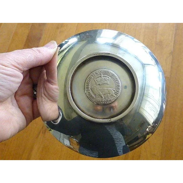 Hollywood Regency 1937 George VI Queen Elizabeth Coronation Coin Set Elkington Silver Plate Dish For Sale - Image 3 of 7