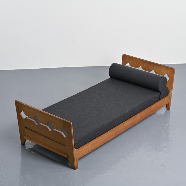 Mid-Century Modern Vintage Oak Bed by René Gabriel, Lieuvin, 1948 For Sale - Image 3 of 14
