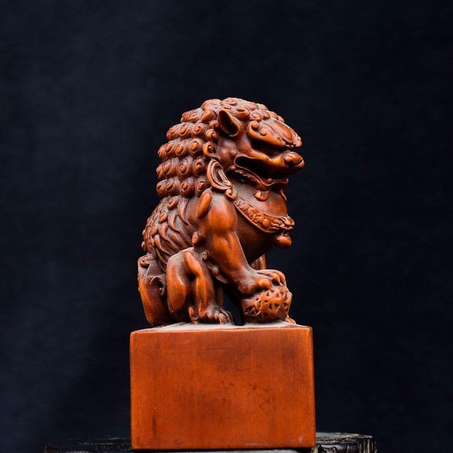 Vintage Boxwood Carved Guardian Lion Figure – Seated Foo Dog on Rectangular Base For Sale - Image 4 of 9