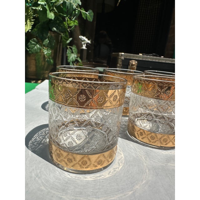 1970s 1970s Large Collection of Culver 22 Kt Gold Lowball Cocktail Glasses Scintilla Pattern- Set of 8 For Sale - Image 5 of 8