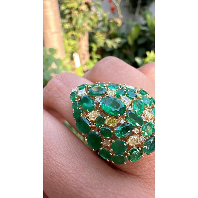 Set in 18k Gold, 6.11 Carats, Zambian Emerald & Yellow Diamonds Cocktail Ring, Size 6.5 For Sale - Image 9 of 10