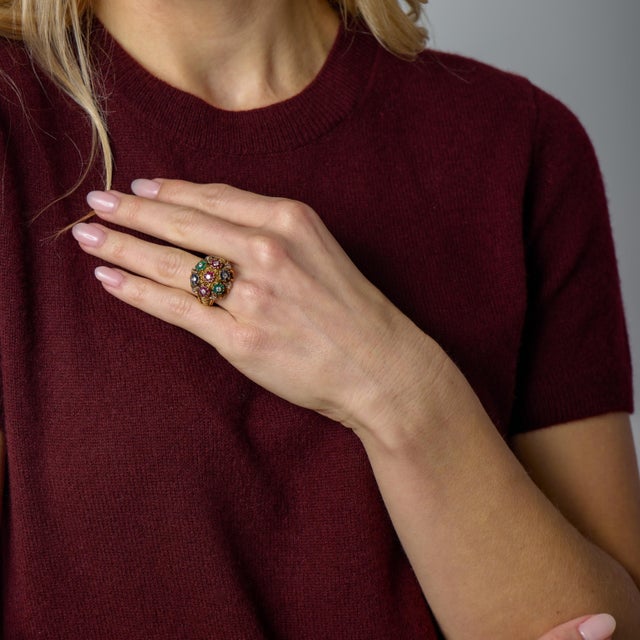 1960s Vintage Gemstone Bouquet Cluster 18k Gold Cocktail Ring, Size 8 For Sale - Image 5 of 6