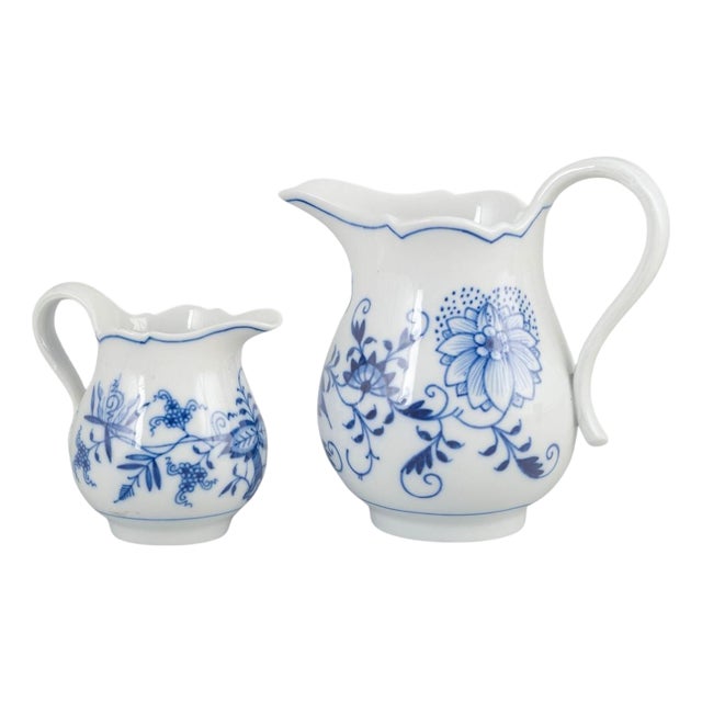 Early 20th Century Porcelain Creamers with Blue Onion Pattern from Meissen, Germany, Set of 2 For Sale