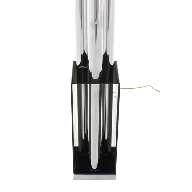 Metal Mid-Century Modern Lucite and Chrome Table Lamp For Sale - Image 7 of 10