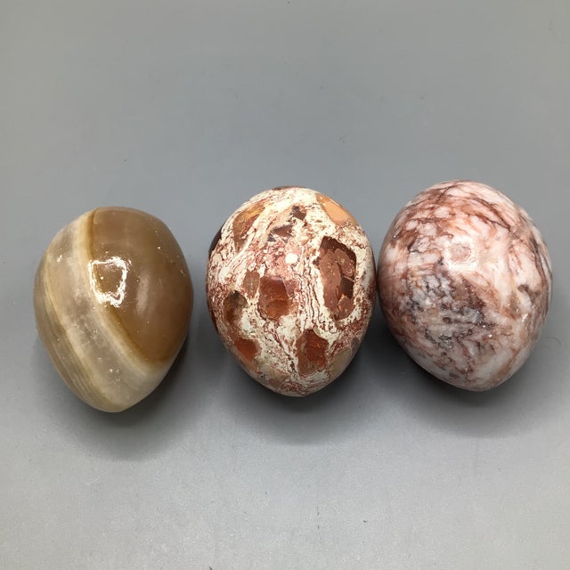 Mexico Matrix Fire Opal, Jasper and Butterscotch Onyx Eggs-Set of 3 For Sale - Image 12 of 12