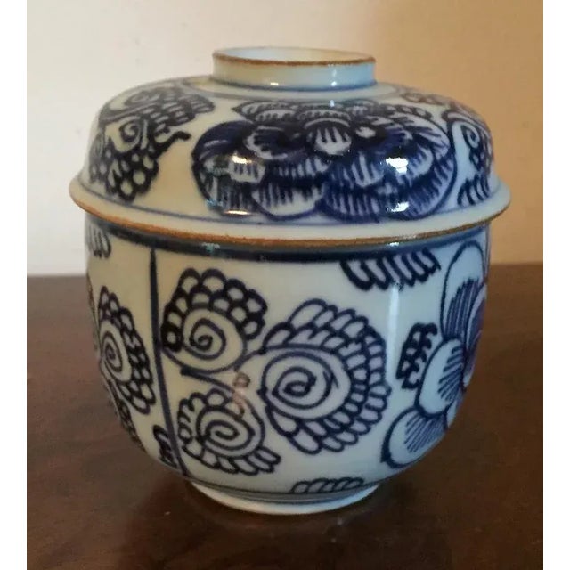 Chinese 18th Century Chinese Kangxi Blue & White Porcelain Jar and Cover For Sale - Image 3 of 11