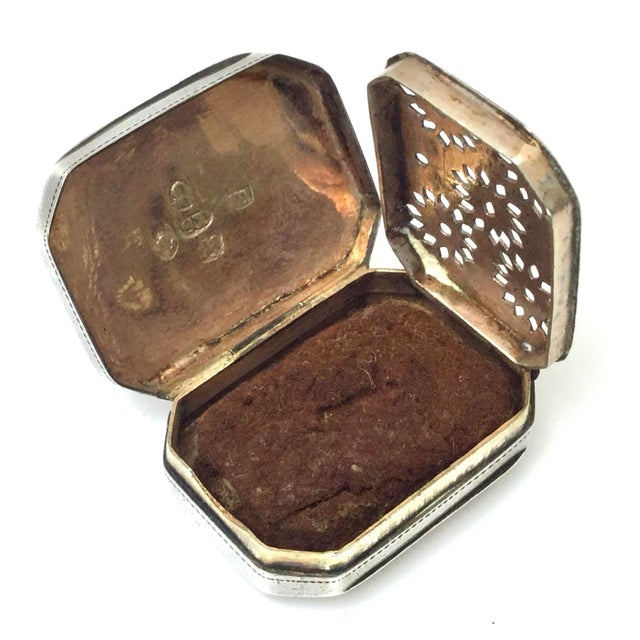 Antique English Sterling Silver Vinaigrette, Birmingham, 1814 For Sale - Image 4 of 9
