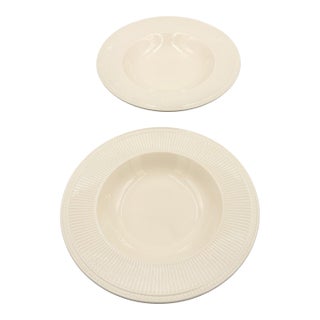 Wedgwood Windsor Rimmed 2pc Bowl Set Ribs & Dots Rim Large 9" Soup - Pasta For Sale