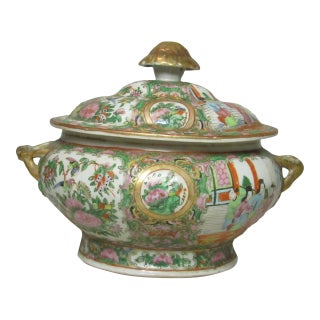 1900s Chinese Style Export Rose Medallion Porcelain Tureen For Sale