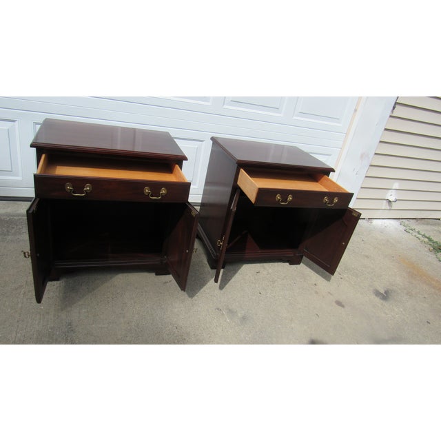 Brown 1980s Pair Henkel Harris Nightstands Bedside Tables Mahogany For Sale - Image 8 of 14