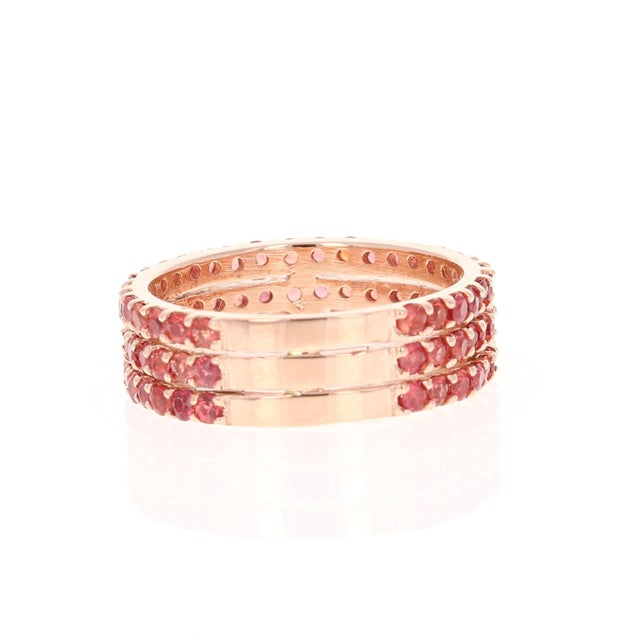 Roshe Jewels 2.50ct Natural Round Cut Red Sapphire Rose Gold Band Ring, Usa, Size 7 For Sale - Image 4 of 5
