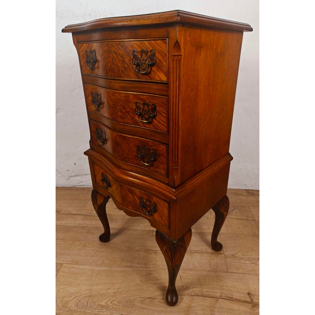 Walnut Chest of Drawers Cabriole Legs Shell Serpentine 1930s Postage Available For Sale - Image 4 of 18