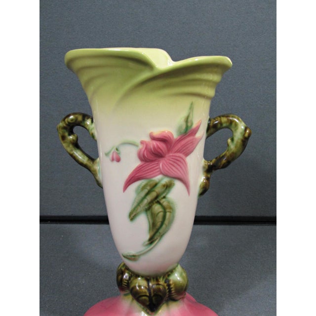 Mid-Century Modern 1950s Hull Woodland W-18 Chartreuse & Pink Hi-Gloss Art Pottery Vase For Sale - Image 3 of 14