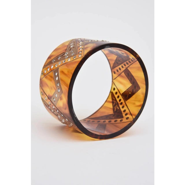 French Tortoise Resin and Rhinestone Wide Cuff Bracelet 1980's For Sale In Miami - Image 6 of 9