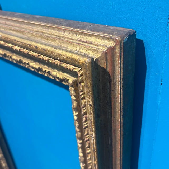Splendid antique carved wooden frame gilded with gold leaf from the 18th century. Size 60 x 60 (usable internal space...
