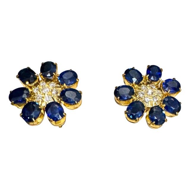 7 Petals Natural Sapphire and Diamonds Flower Post Earrings 18 Karat Yellow Gold For Sale
