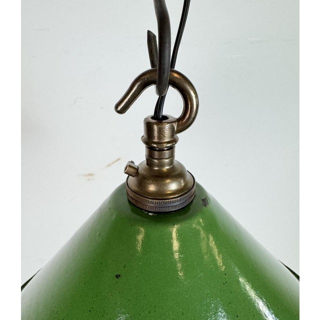 Mid-Century Modern British Industrial Green Enamel Factory Pendant Lamp, 1950s For Sale - Image 3 of 15